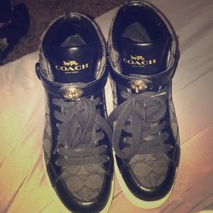 Coach high top sneaks size 6 good condition